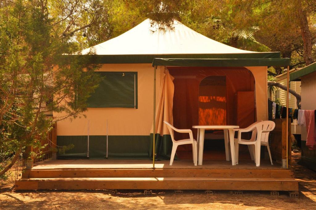 Camping Cala Nova Es Cana 외부 사진
